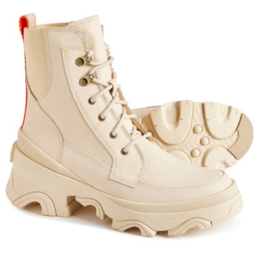 NWT! Sorel Brex lace up boots!